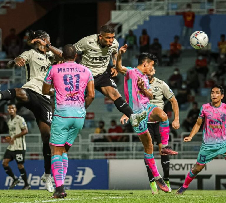 Skuad The Red Giants Tundukkan Tok Gajah